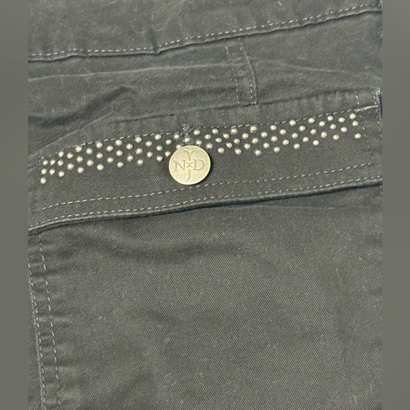 NYDJ Lift Tuck Chino Capri Pants Black Crop Studs Pockets Stretch Cotton size 12 - Picture 6 of 15